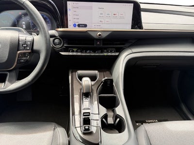 2025 Toyota Crown Signia XLE