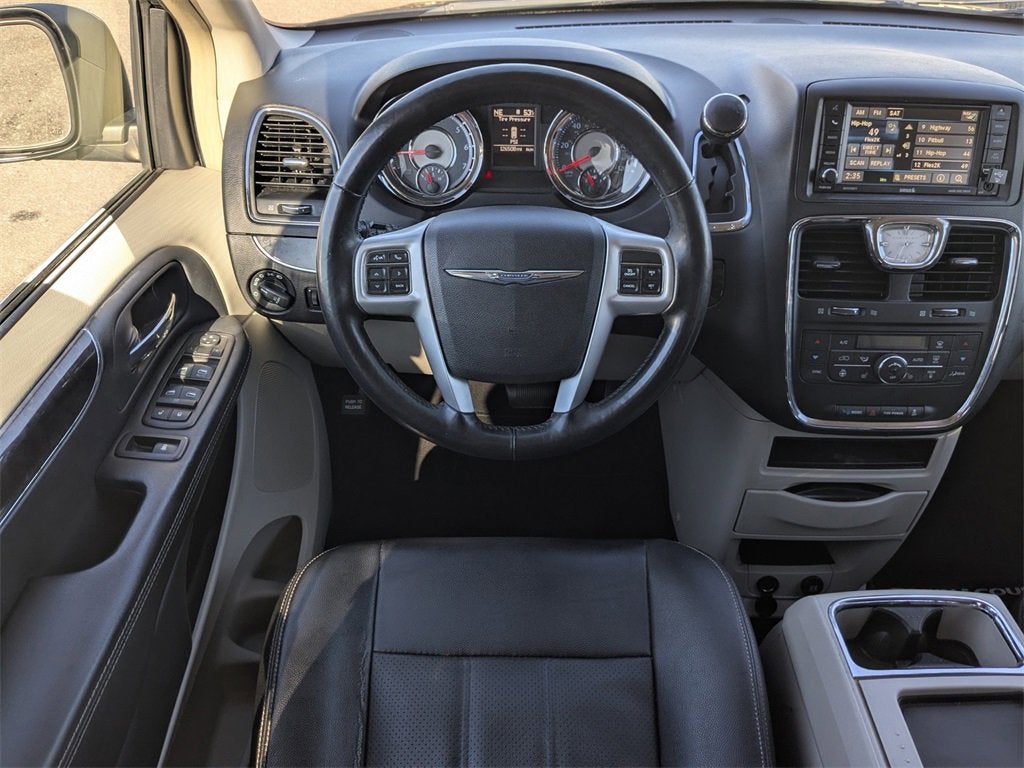 2015 Chrysler Town & Country Touring-L