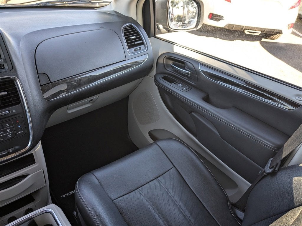 2015 Chrysler Town & Country Touring-L