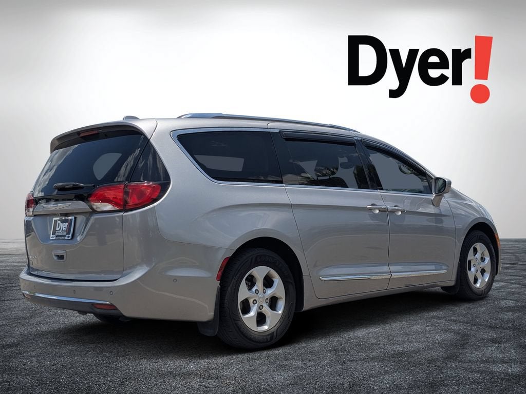 2017 Chrysler Pacifica Touring-L Plus