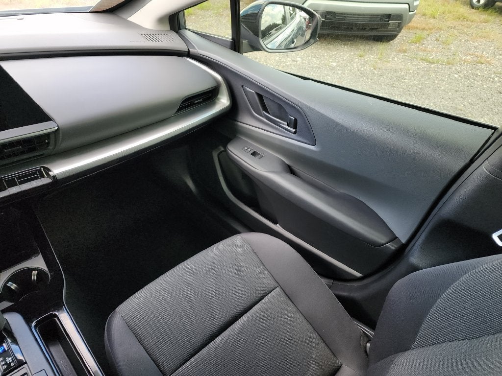 2025 Toyota Prius LE