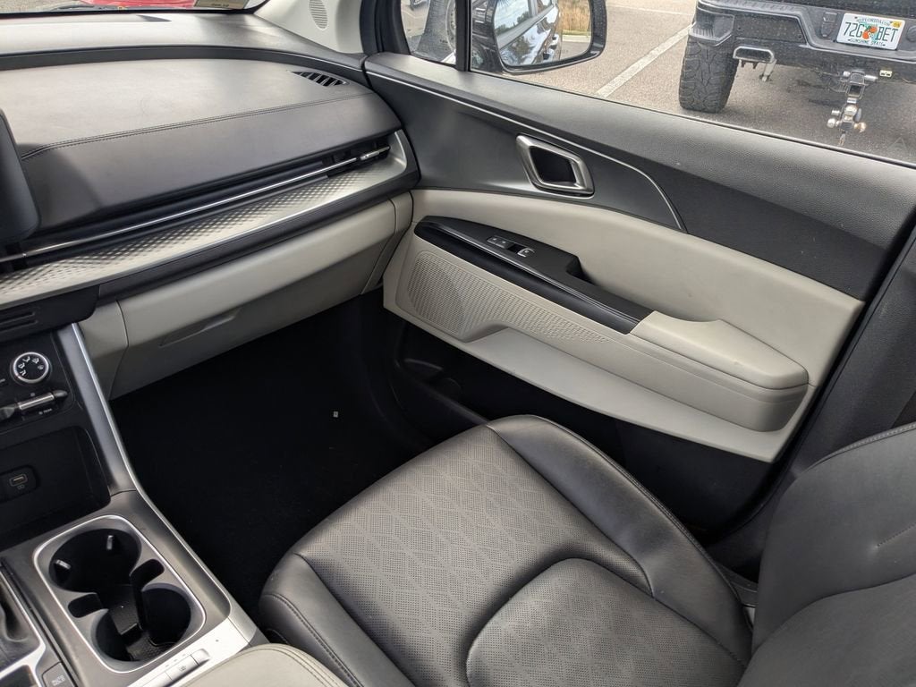 2024 Kia Carnival LX