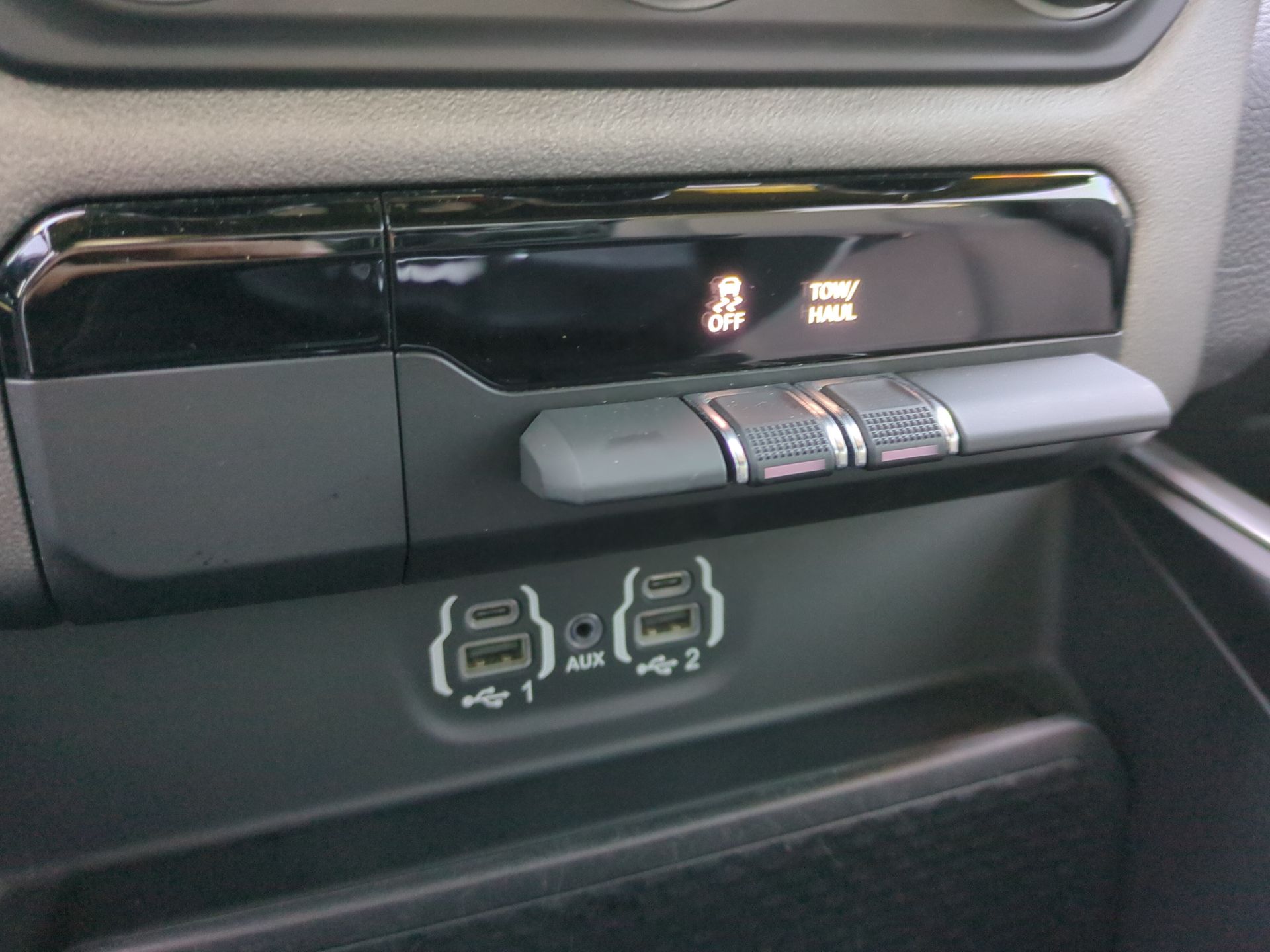 2022 RAM 1500 Big Horn Quad Cab 4x4 6'4" Box