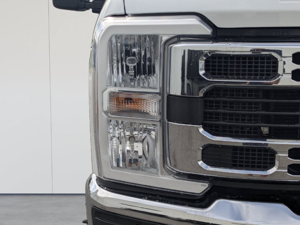 2025 Ford Super Duty F-350 DRW XL