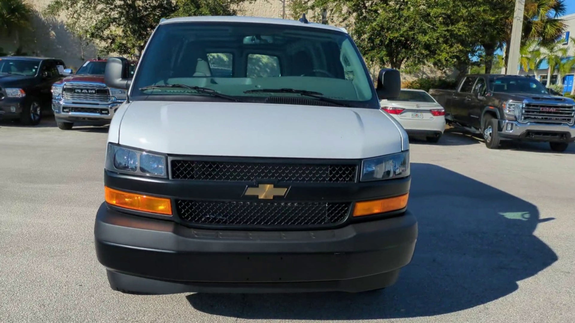 2025 Chevrolet Express Cargo WT