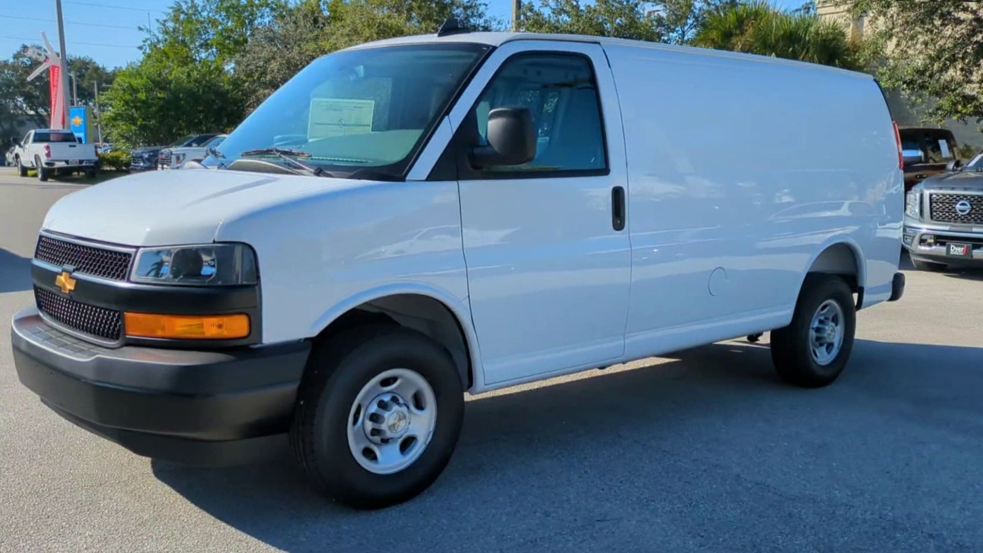 2025 Chevrolet Express Cargo WT