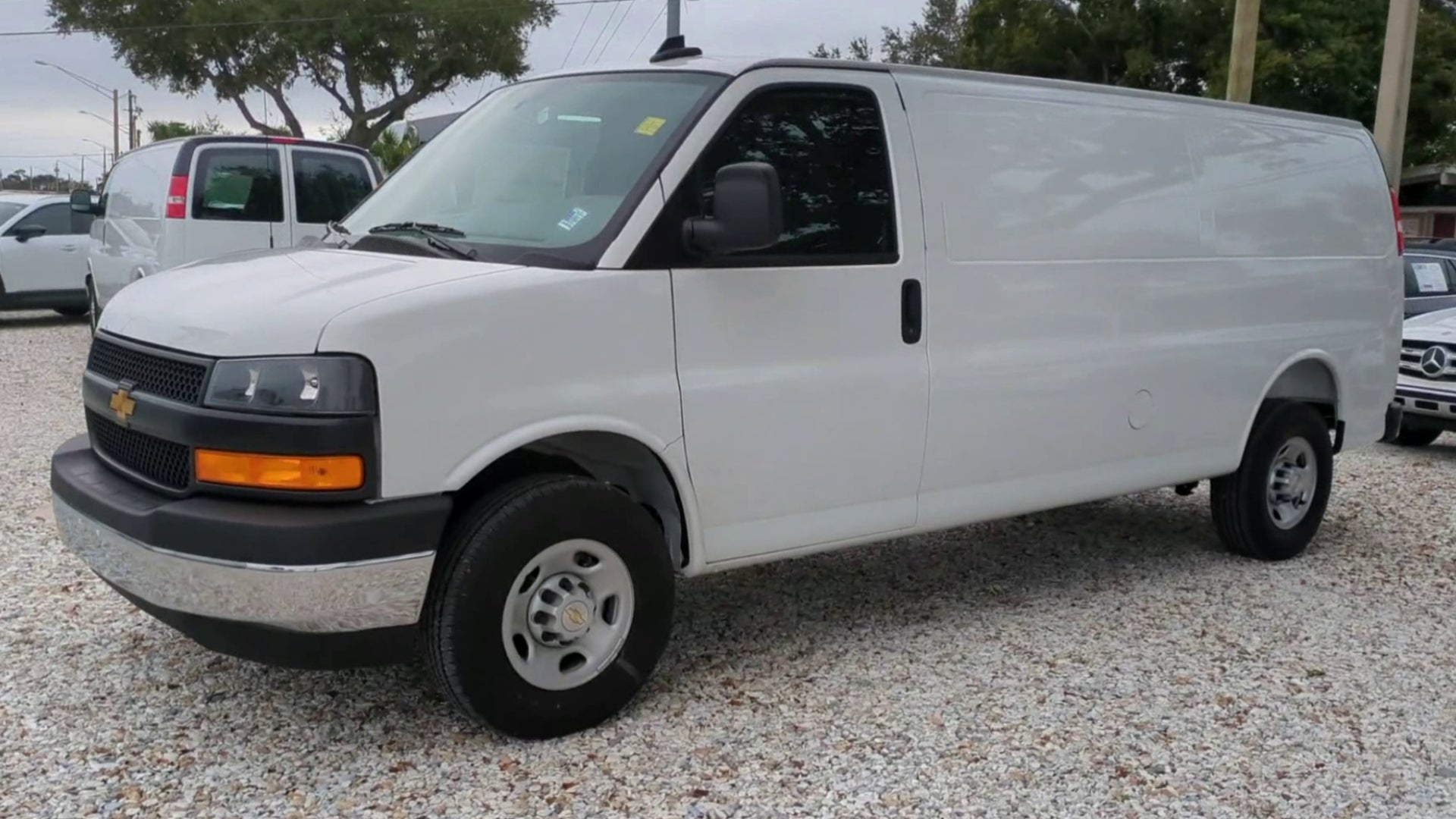 2025 Chevrolet Express Cargo WT
