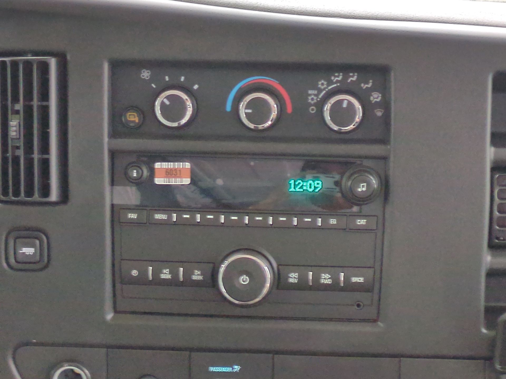 2025 Chevrolet Express Cargo WT