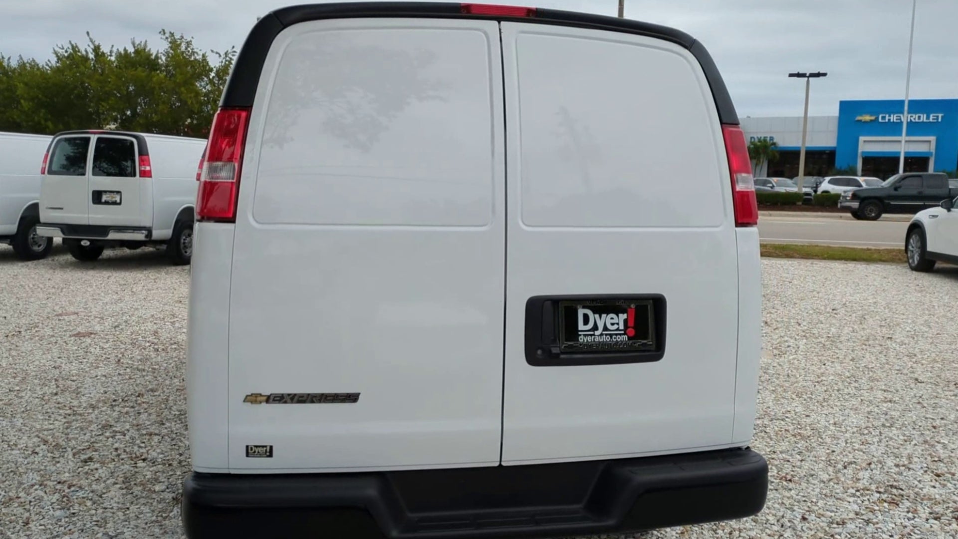 2025 Chevrolet Express Cargo 3500 WT