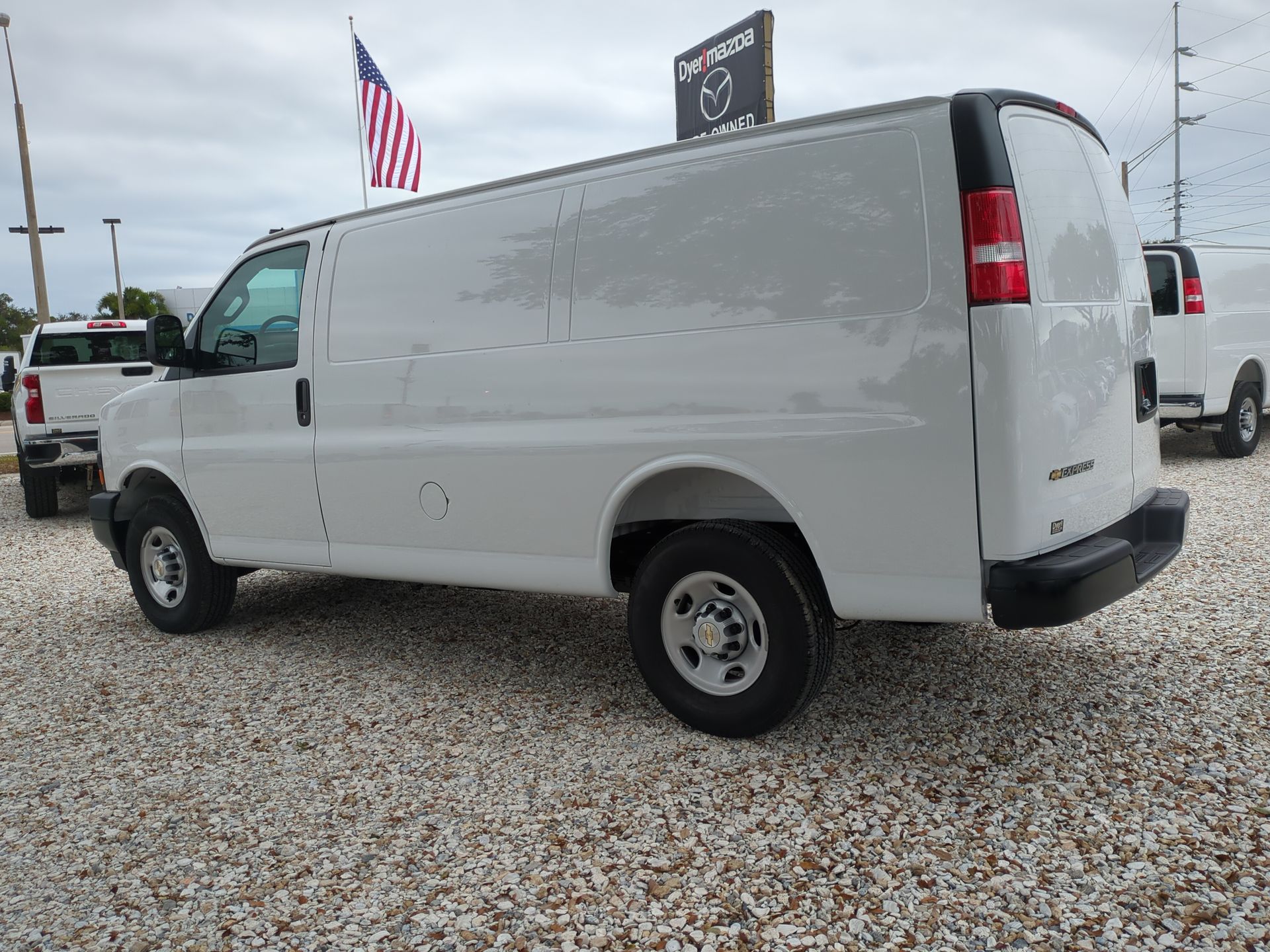 2025 Chevrolet Express Cargo WT