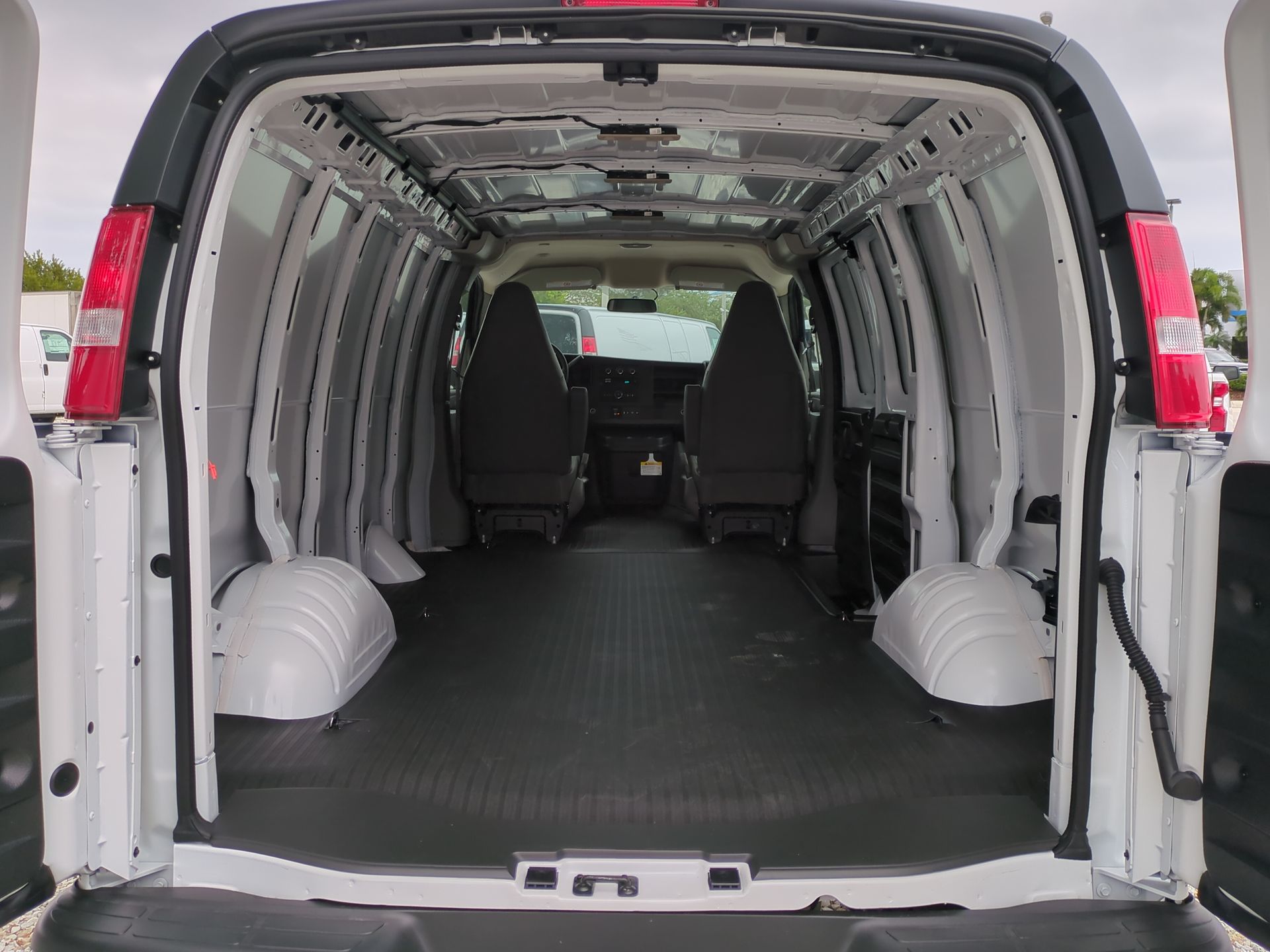 2025 Chevrolet Express Cargo WT