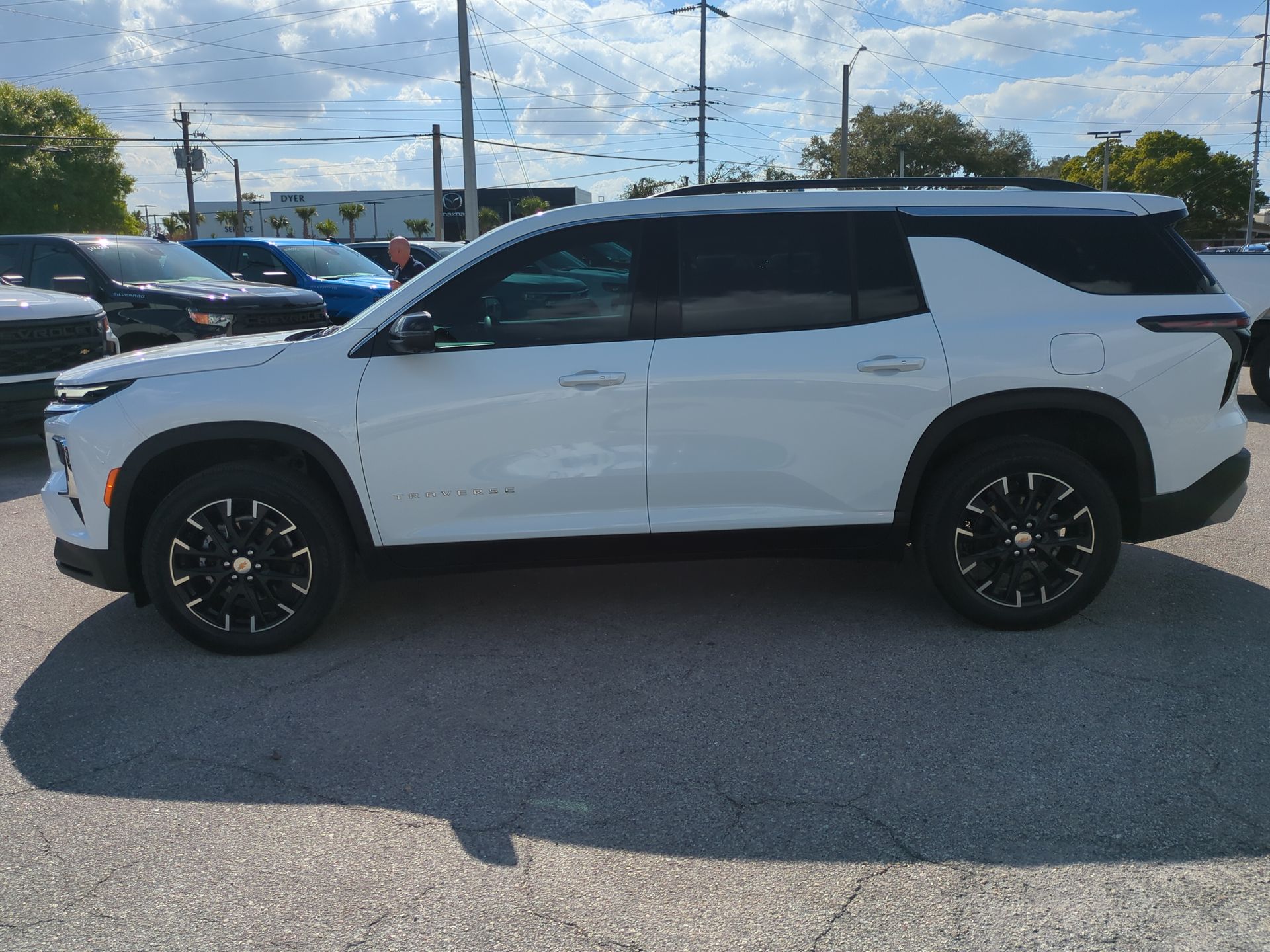2025 Chevrolet Traverse LT