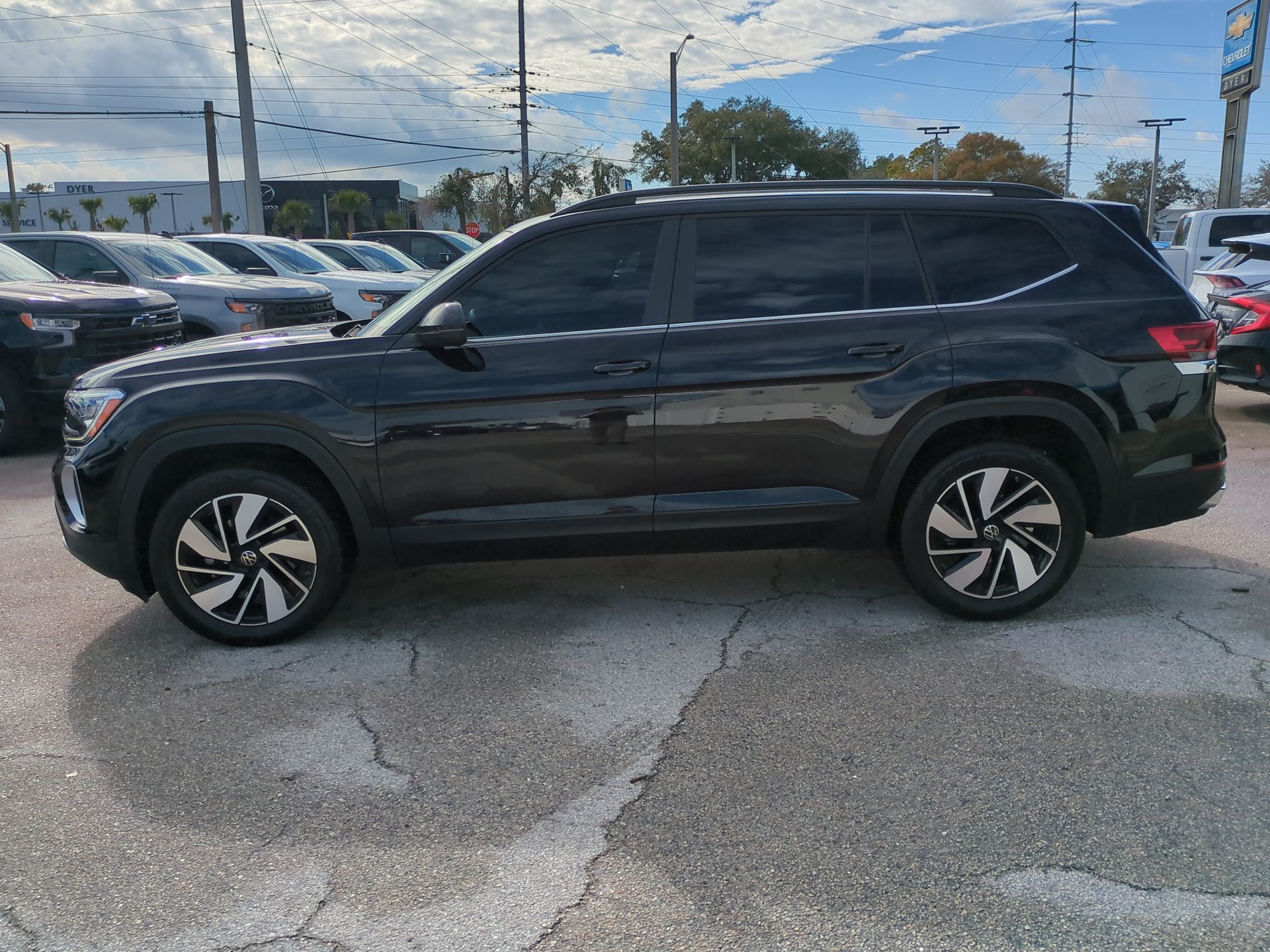 2024 Volkswagen Atlas 2.0T SE w/Technology