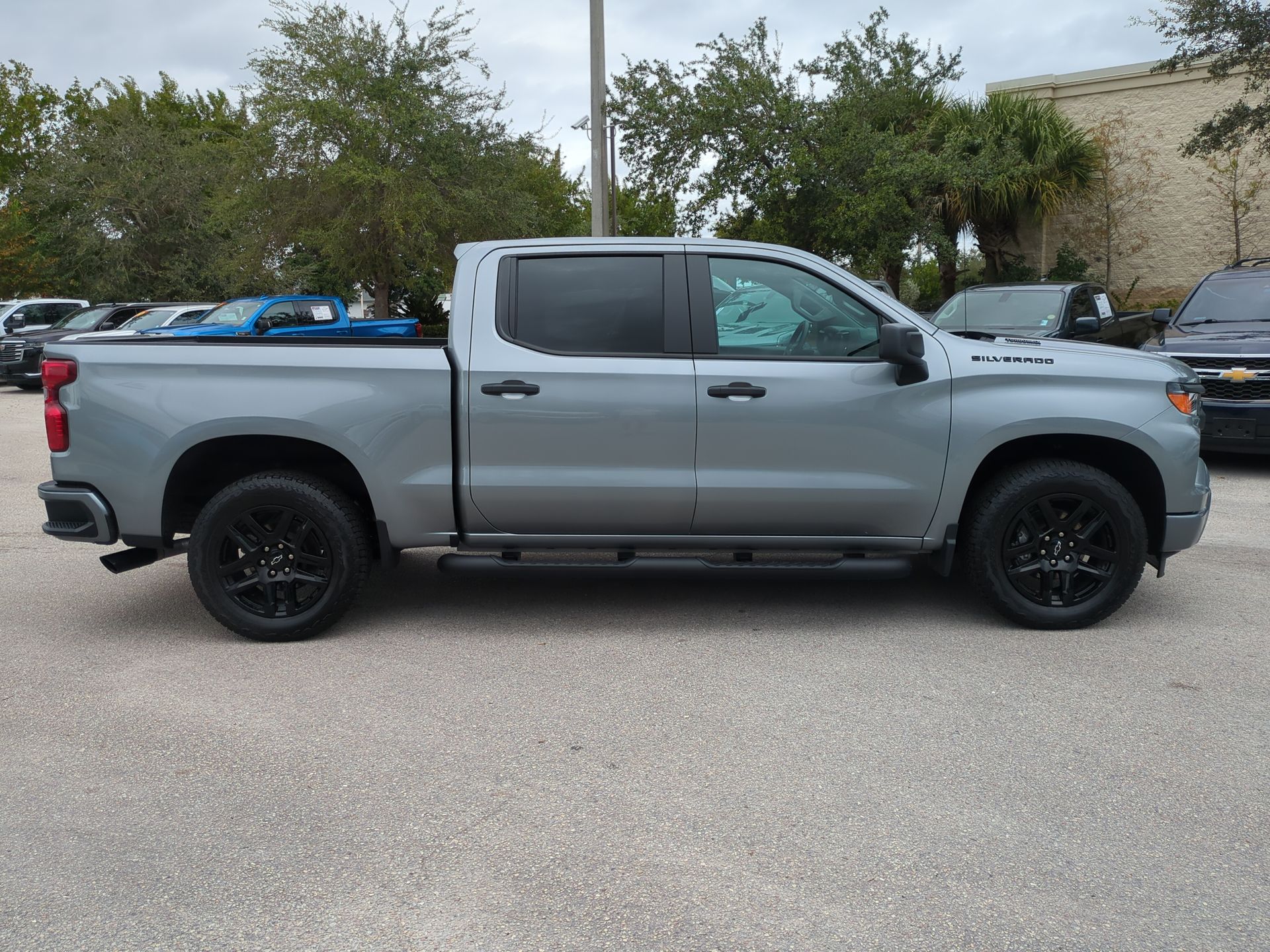 2025 Chevrolet Silverado 1500 Custom