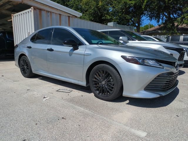 2020 Toyota Camry Hybrid XLE