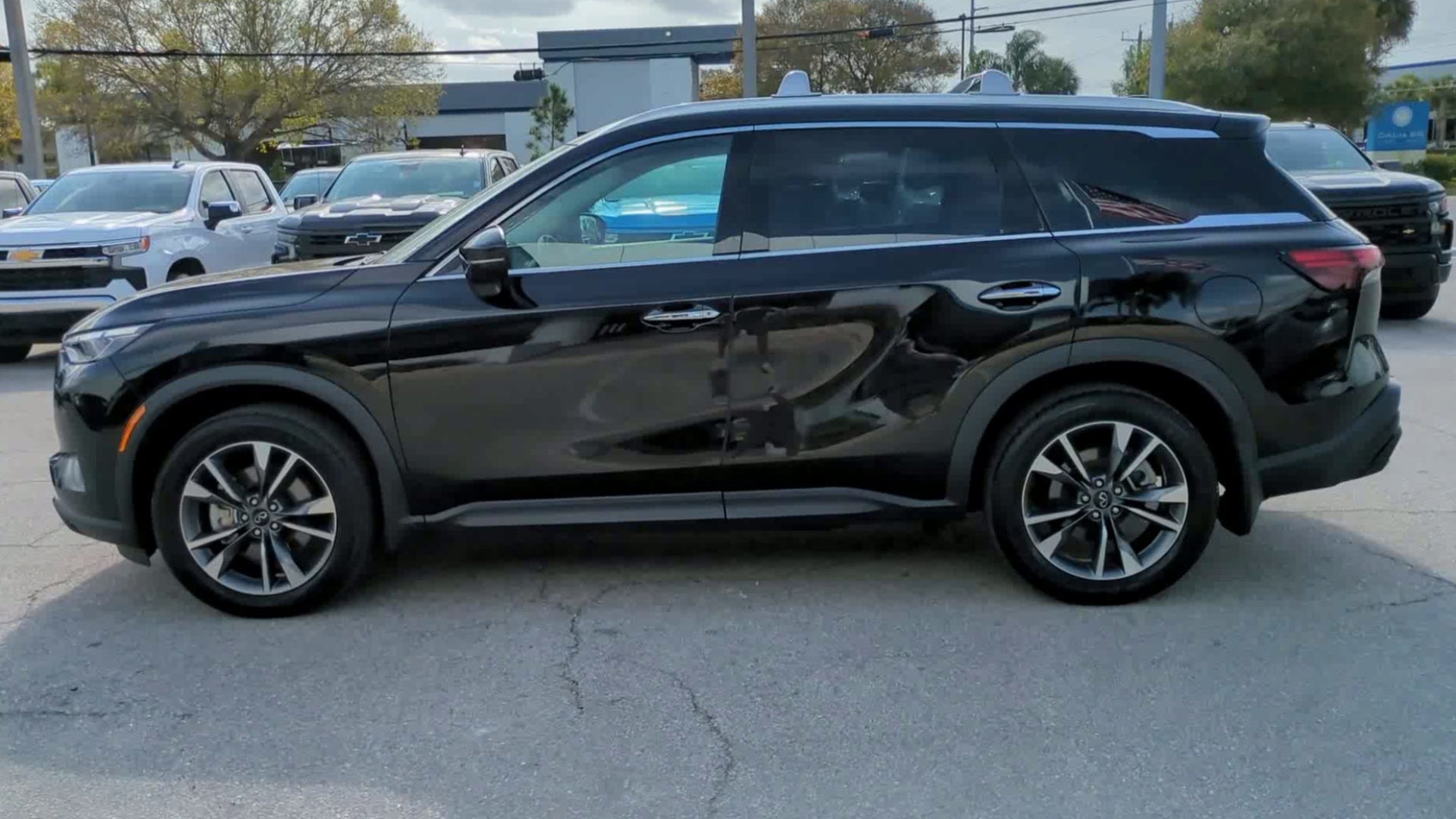2023 INFINITI QX60 LUXE AWD
