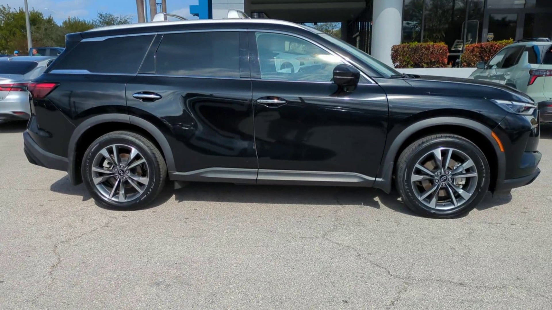 2023 INFINITI QX60 LUXE AWD