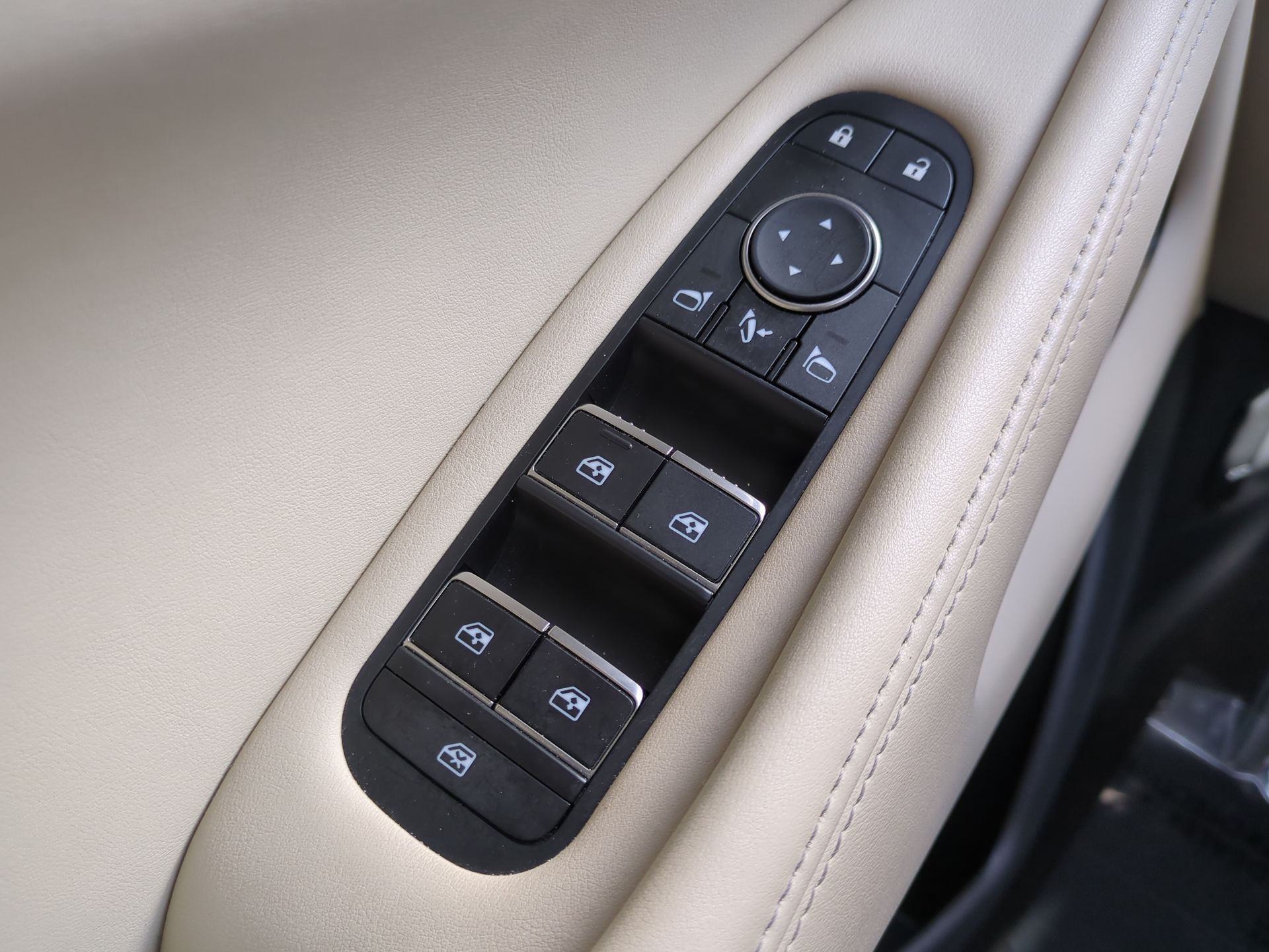 2023 INFINITI QX60 LUXE AWD