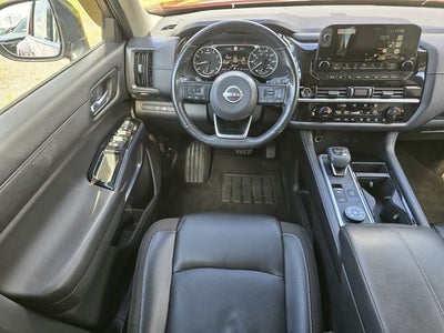2022 Nissan Pathfinder SL