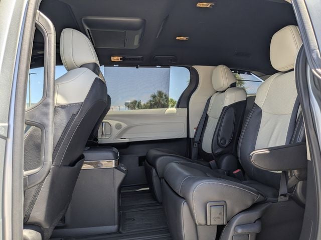 2025 Toyota Sienna Platinum 7 Passenger