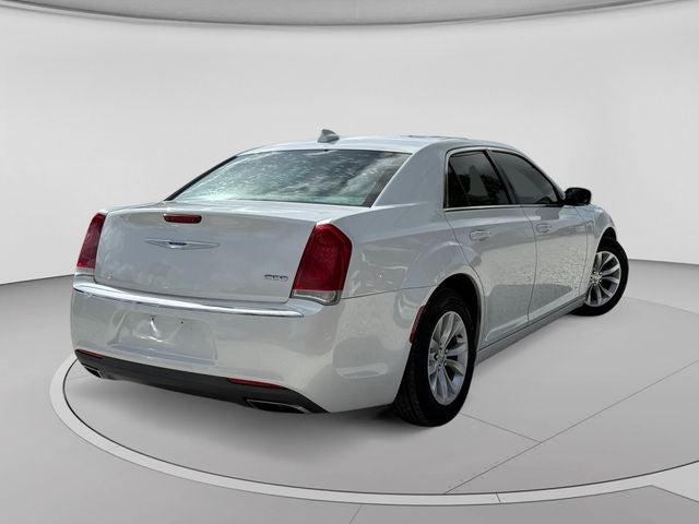2016 Chrysler 300 Limited